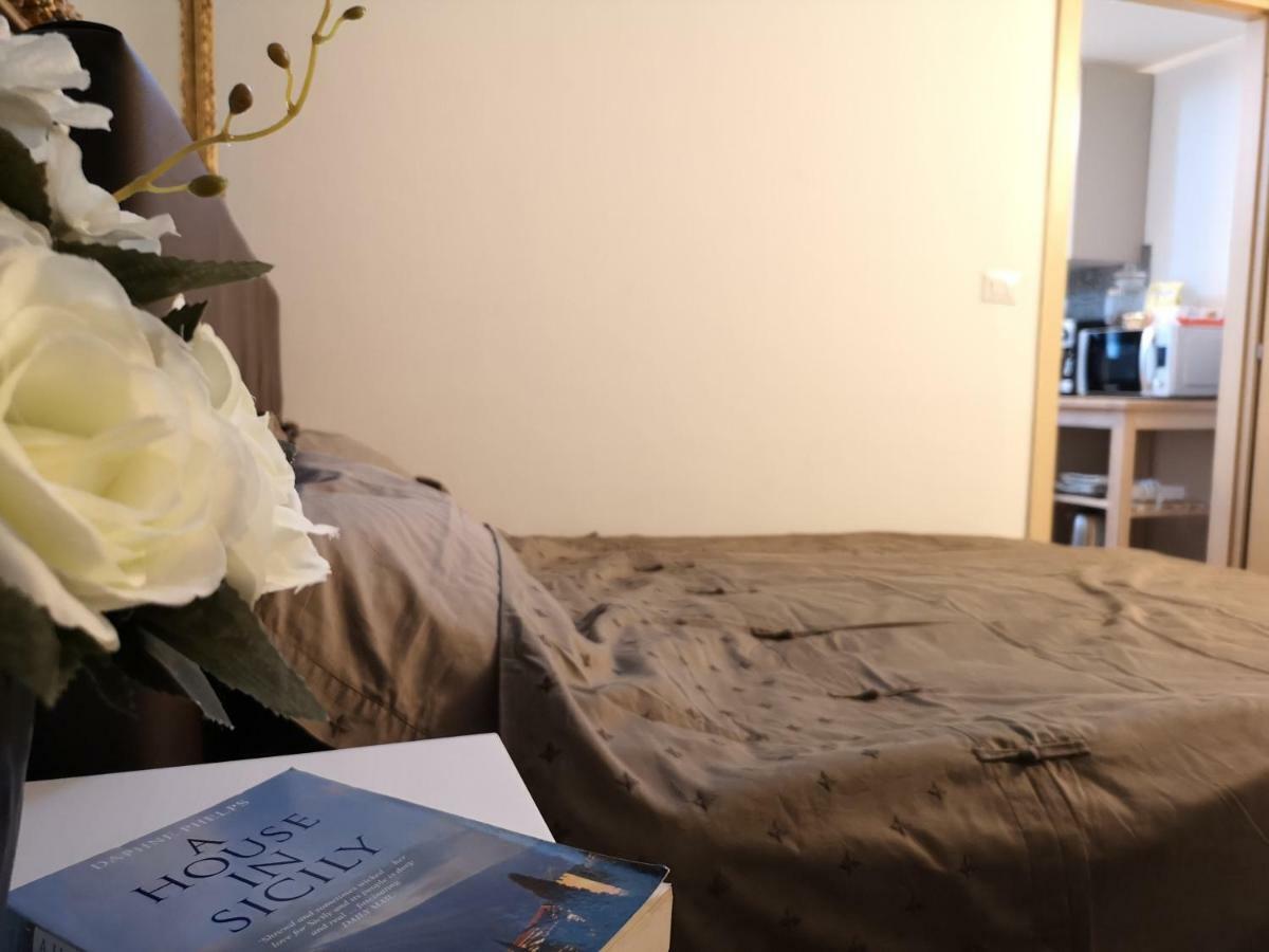 Frida - One-Bedroom Apartment By Piazza Duomo كاتانيا المظهر الخارجي الصورة